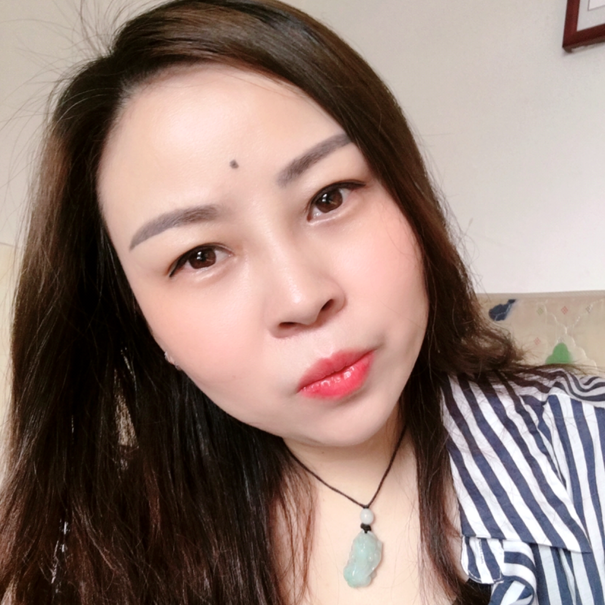 蚂蚁闻鲤鱼的照片