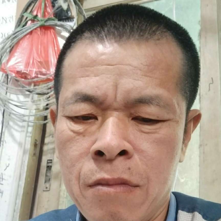结实百褶裙李甫加的照片