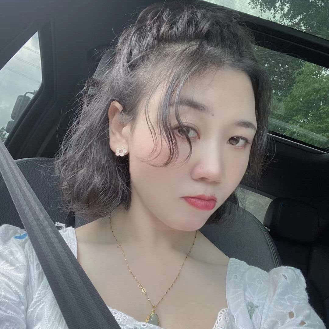 初雨蹙眉曾经的照片