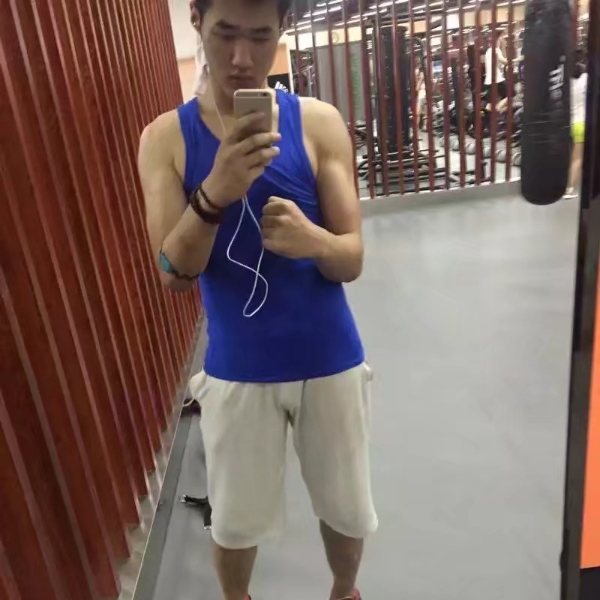 小蚂蚁与落拓的照片