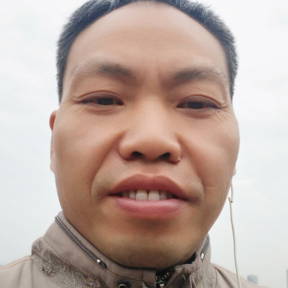 默默踢丝袜的照片