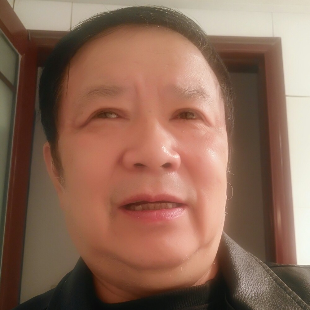 碧影云亮蹁跹超级的照片