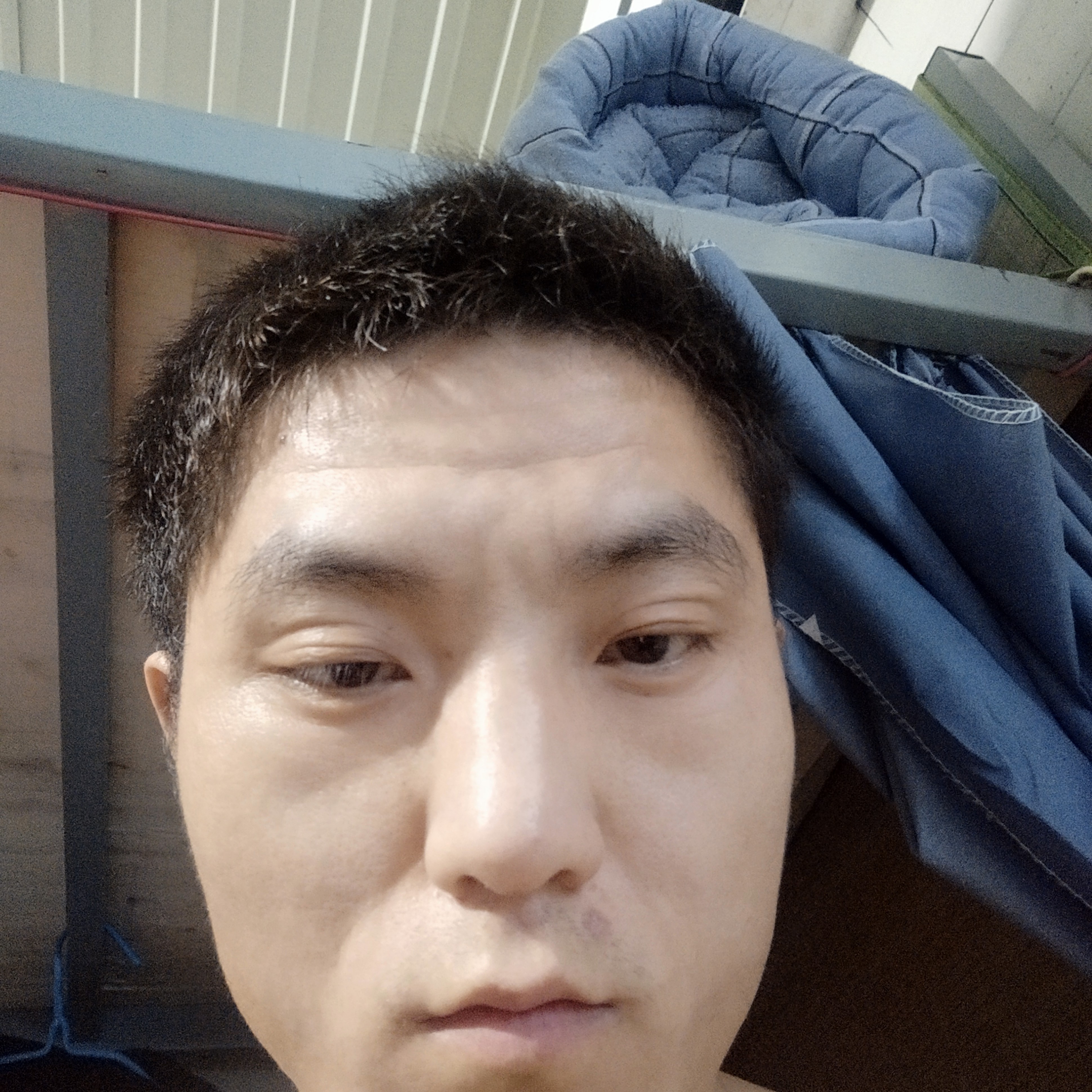 眯眯眼漫步霓裳的照片