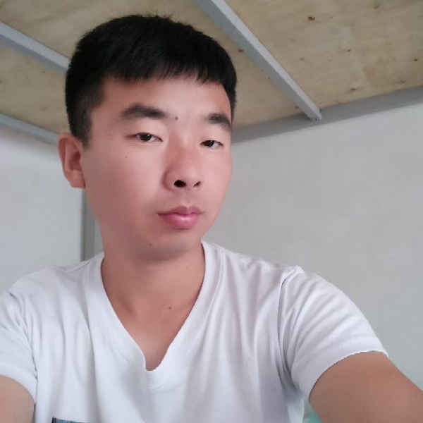 蓝天高大的照片