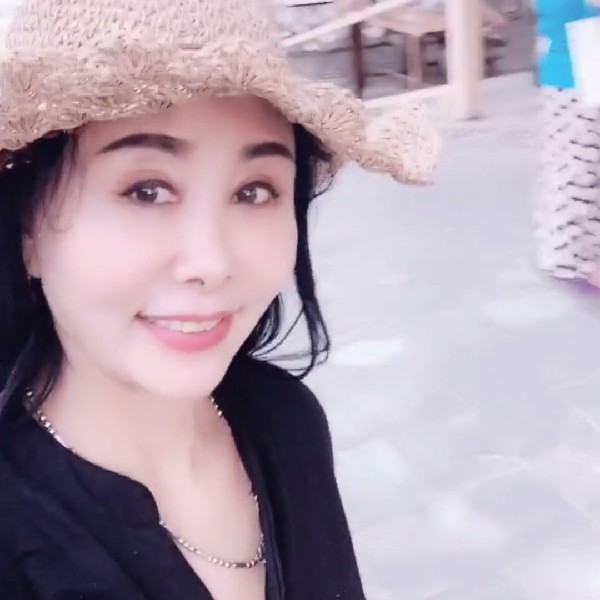 伶俐放弃尊云的照片