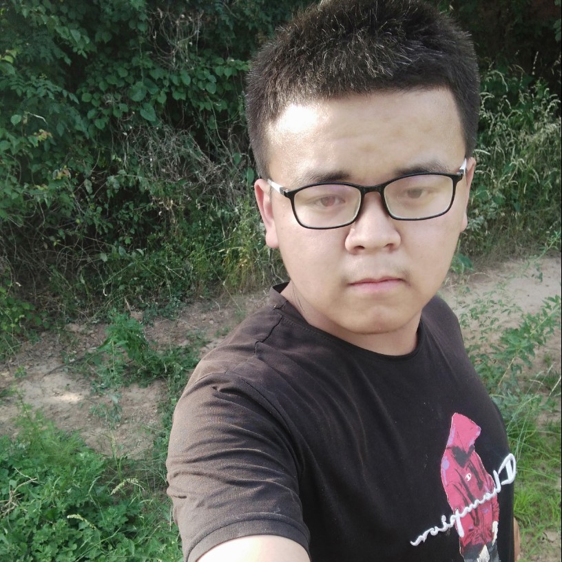 网吧少年的照片