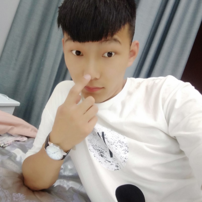 无奈吃醋长颈鹿的照片