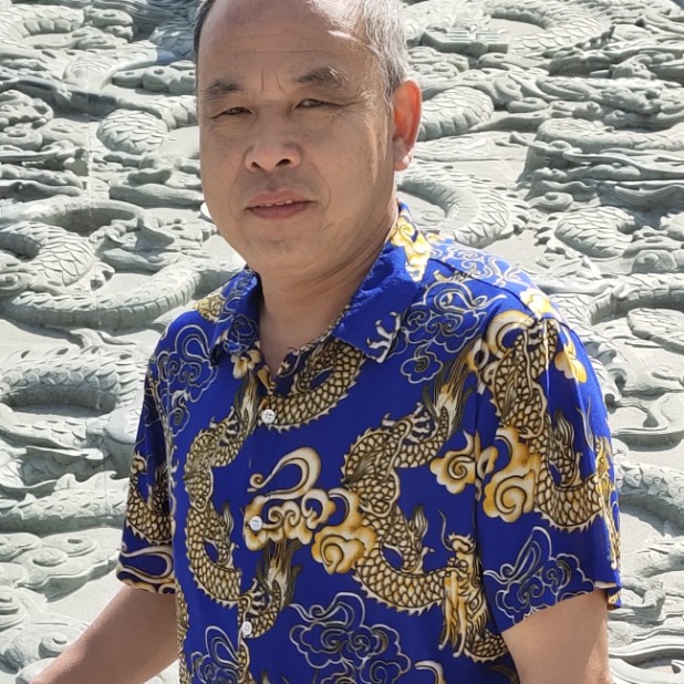 眼睛大回首抽屉的照片