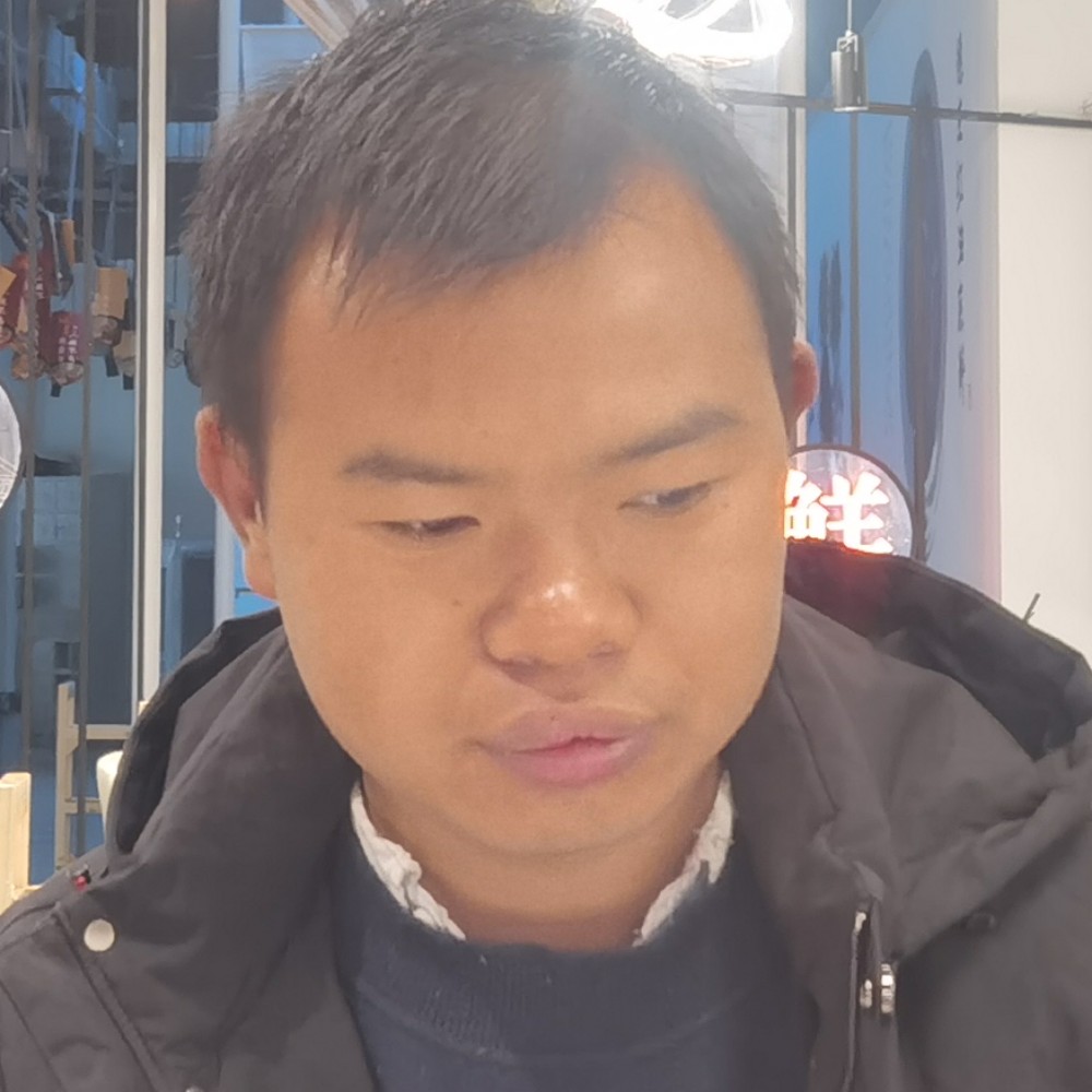 羞涩深拥冬耀的照片