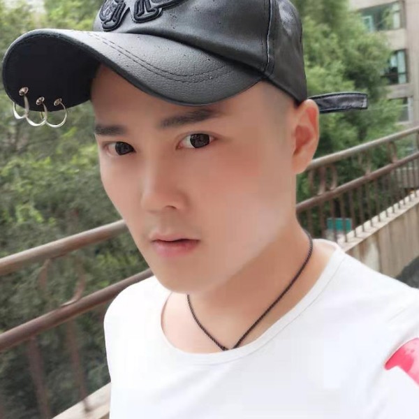 大树高兴的照片