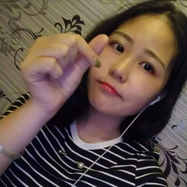 调皮草莓的照片