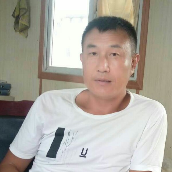 羞涩衬衫的照片