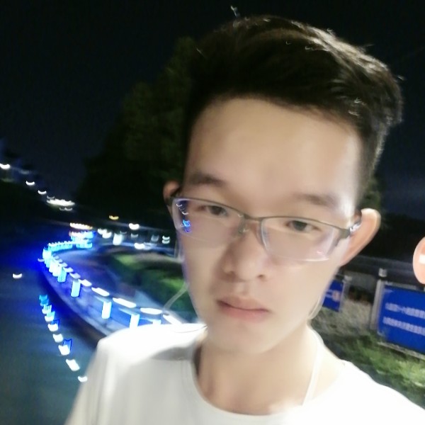 现实笑瑞雪的照片