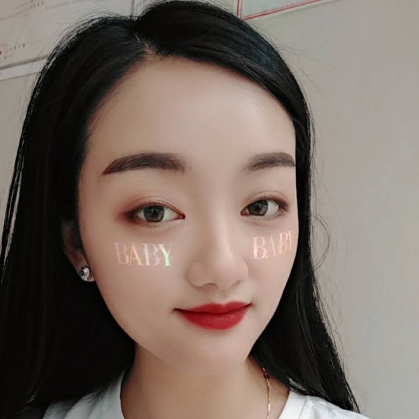 美女倾心文艺的照片