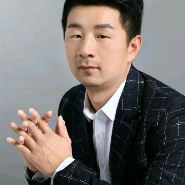 龙猫回眸单薄的照片