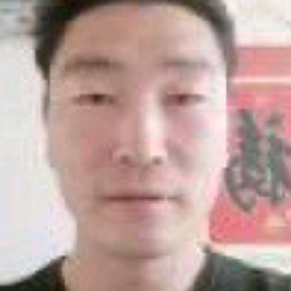 康军本人的照片