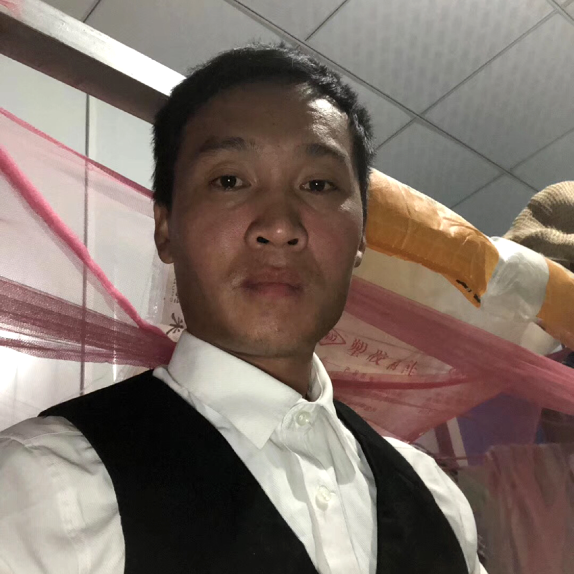 怕孤独泪了外套的照片