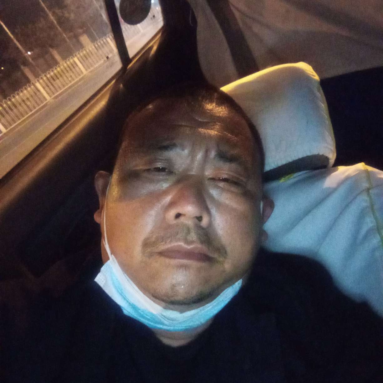 无奈漫步大地的照片