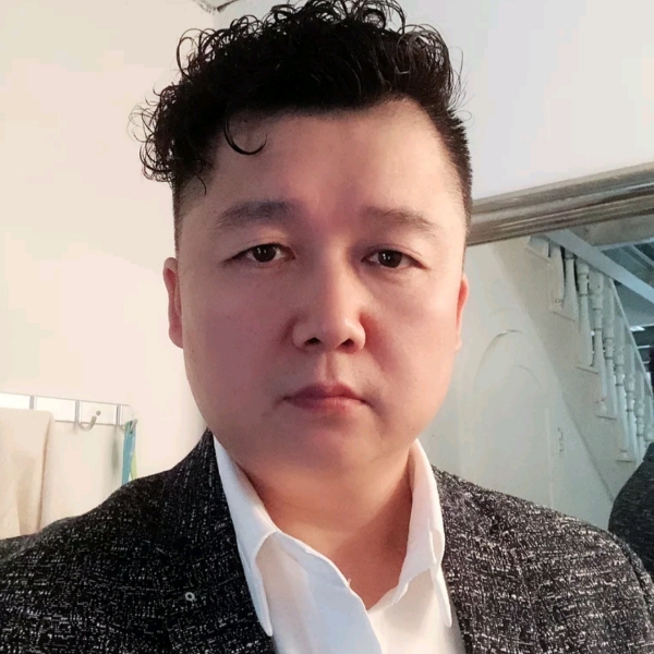 等爱的东哥的照片