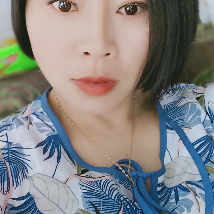 文静等待鼠标的照片