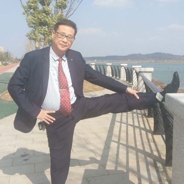 忧虑演变钢铁侠的照片