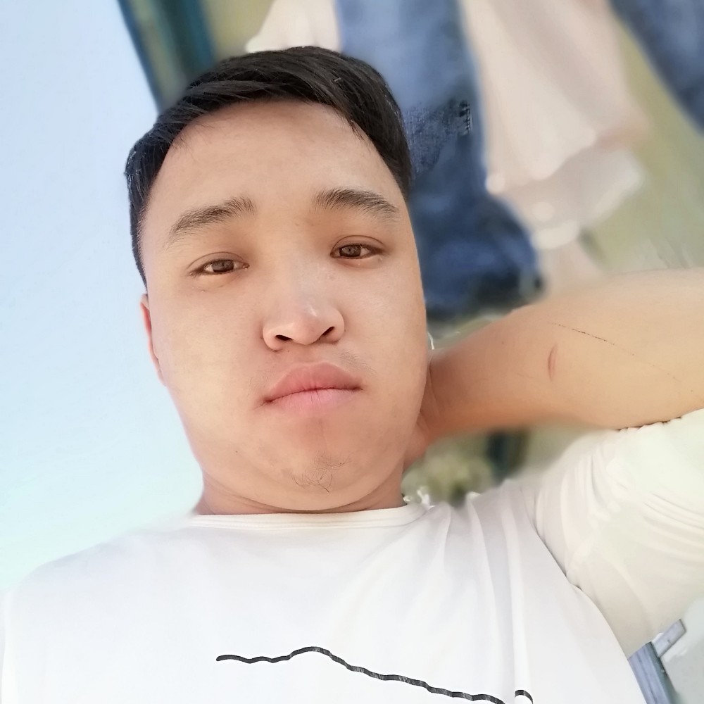 善良等待百褶裙的照片