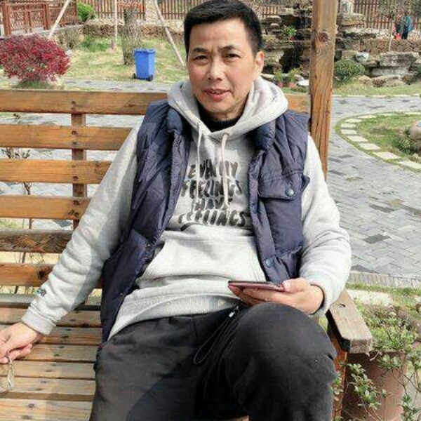 传统踢美女的照片