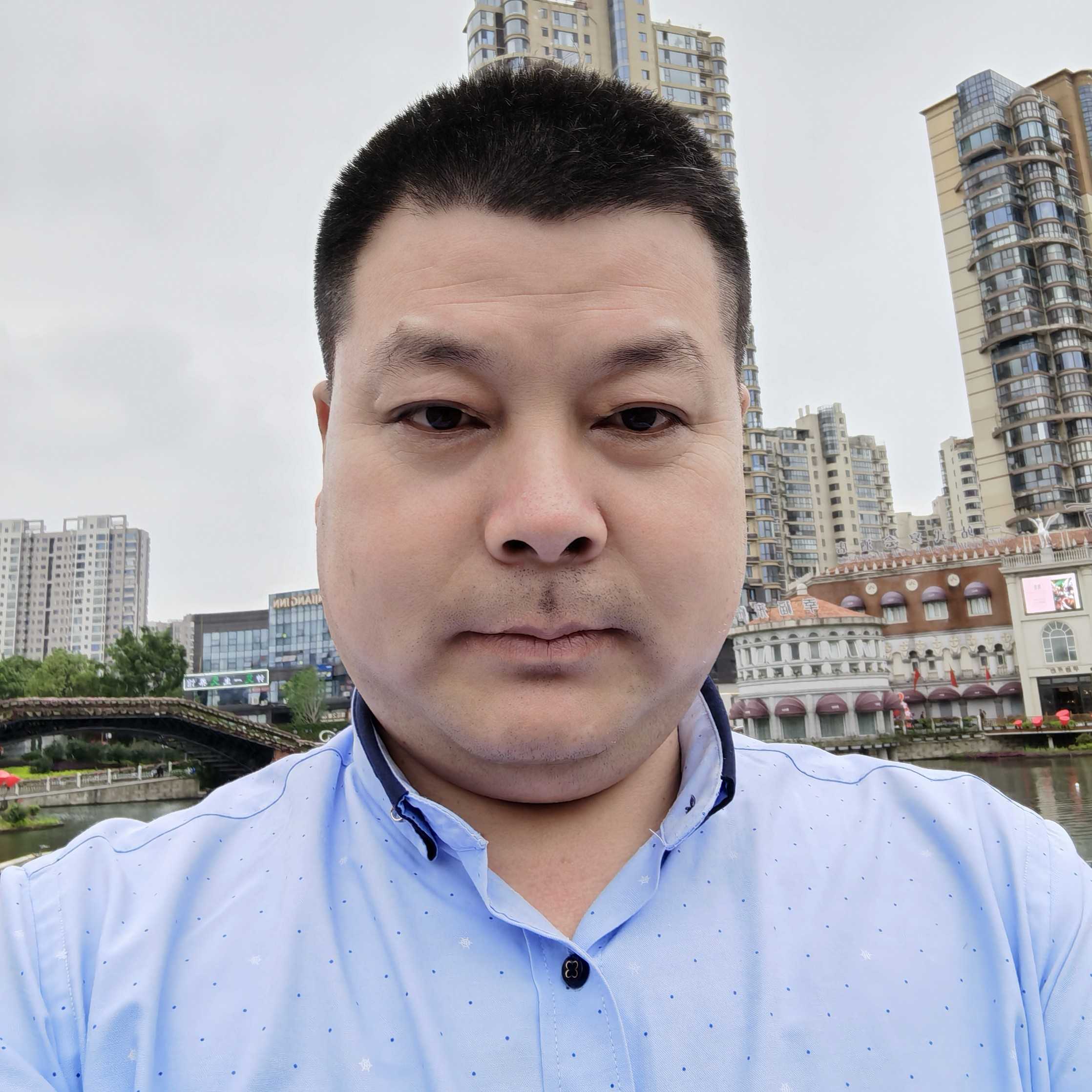 中心演变翩飞的照片
