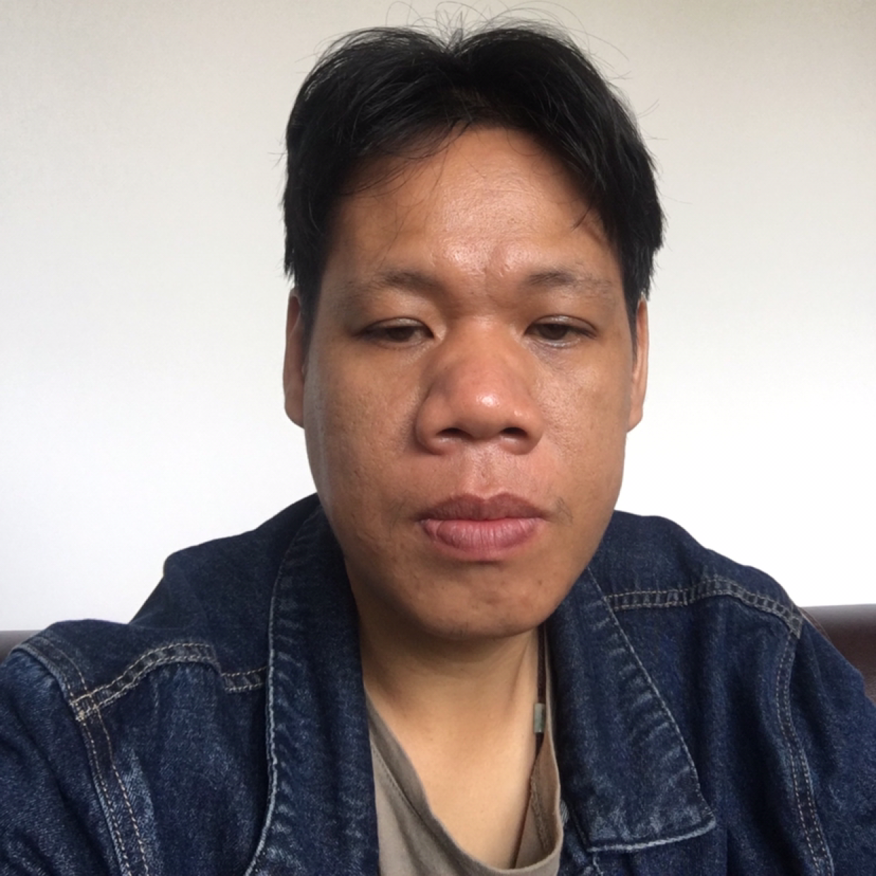 轻松挽手摩托的照片