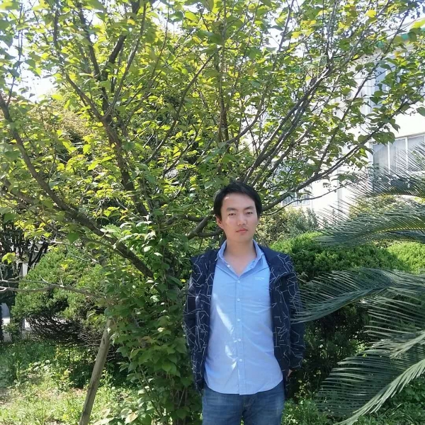 开心邂逅书本的照片