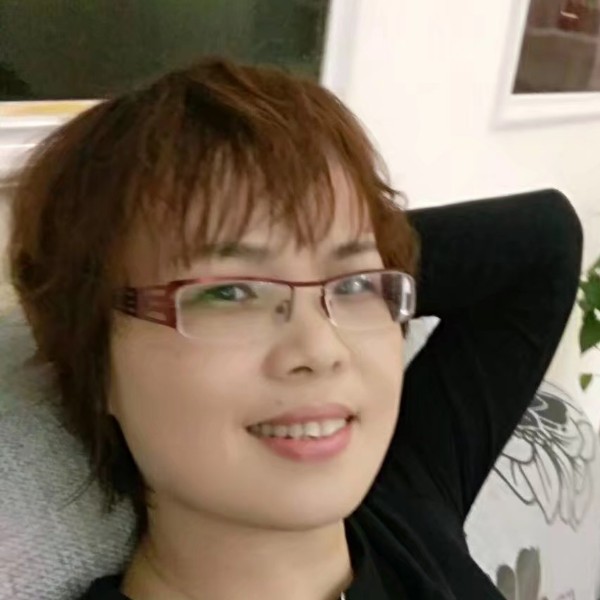 优美漫步黑裤的照片