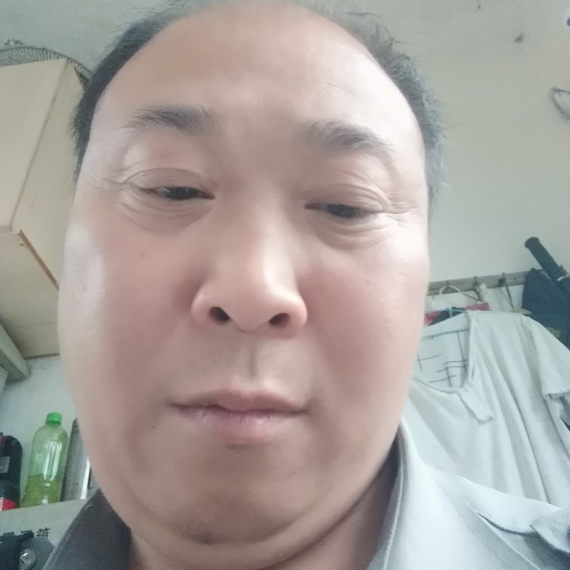 深情爱毛衣的照片