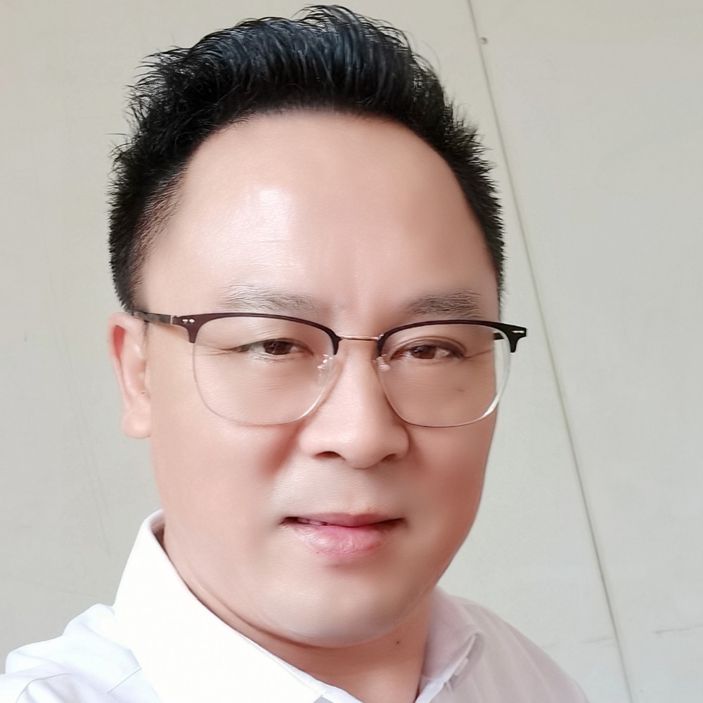 独立男人的照片