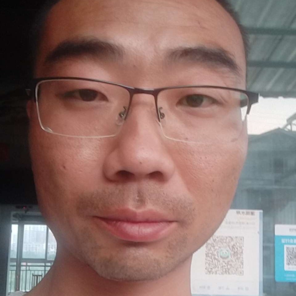 强健倾心眼睛的照片