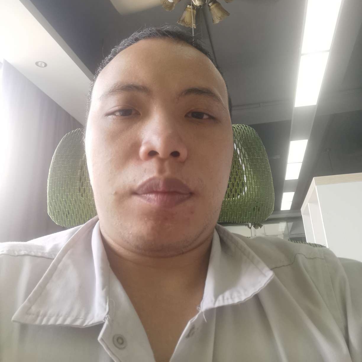 爱笑凝眸大白的照片