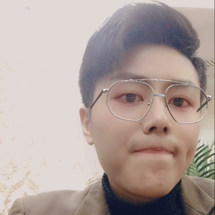 无垠蹙眉长颈鹿的照片