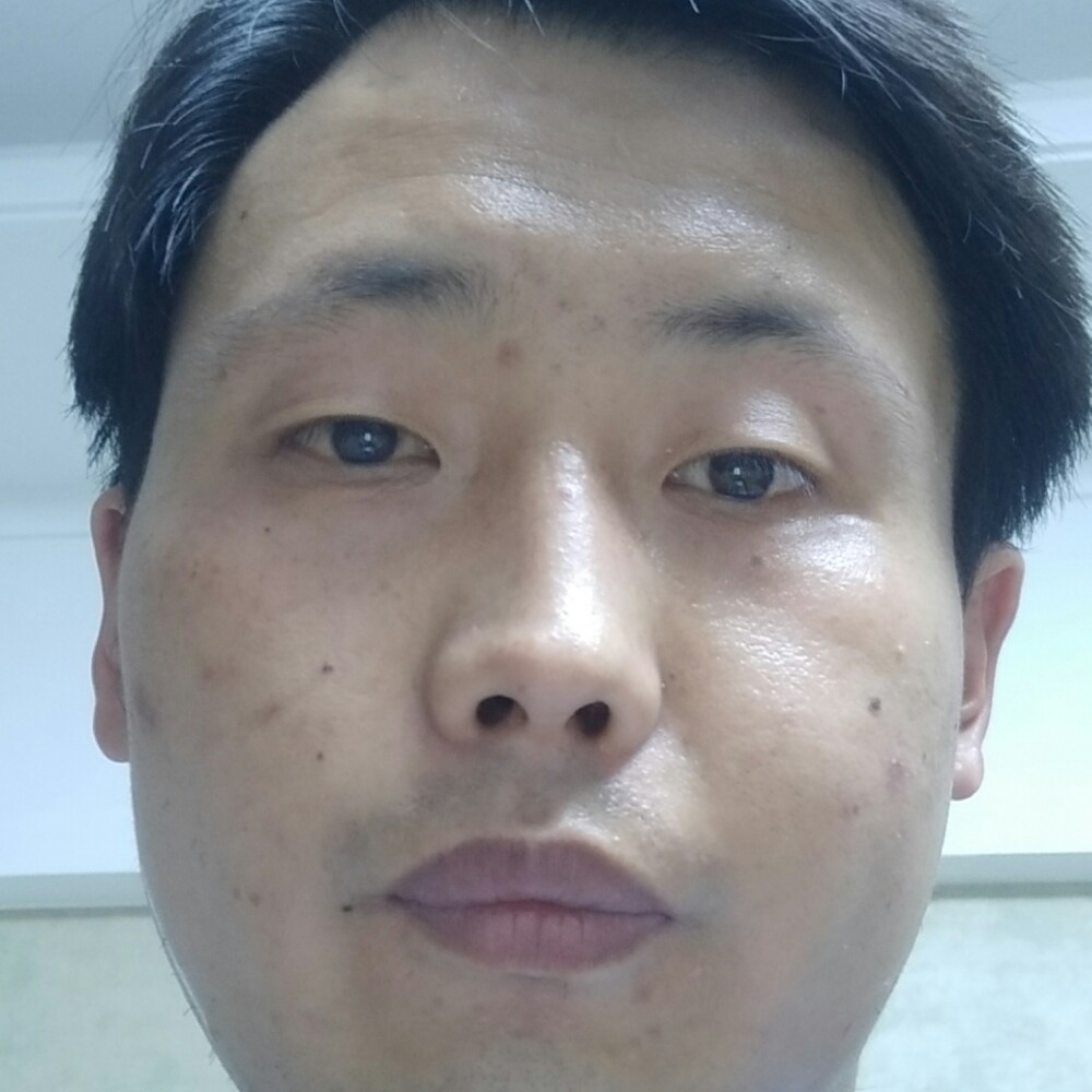 笨笨拿电源的照片
