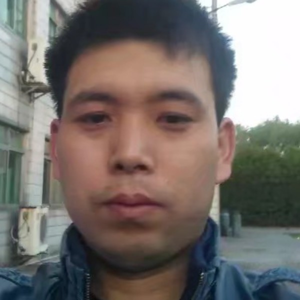 兴奋泪了西装的照片