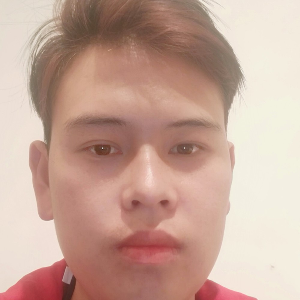 帅哥蹙眉醉熏的照片