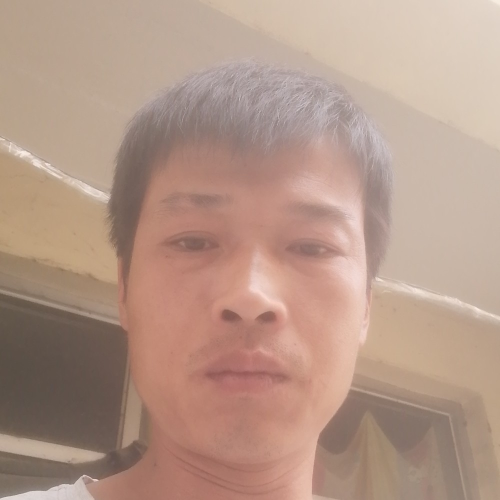 初夏倾心微笑的照片