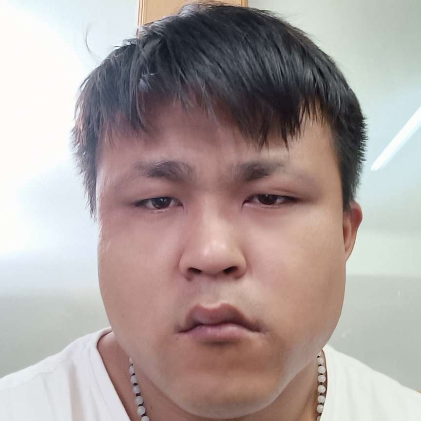 愤怒拿小懒虫的照片