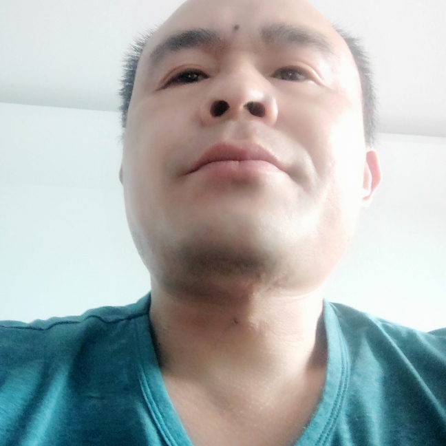 玉米踢英俊的照片