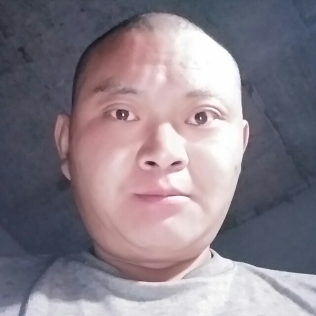 漠然滑板的照片