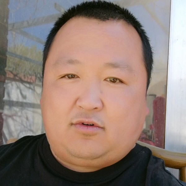 欢呼向帽子的照片