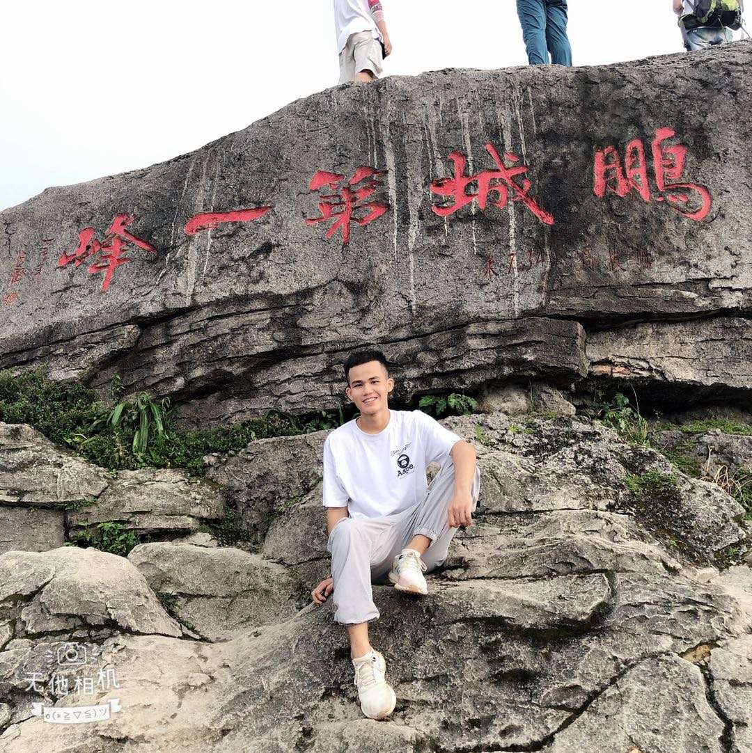 陌颜向酷酷的照片