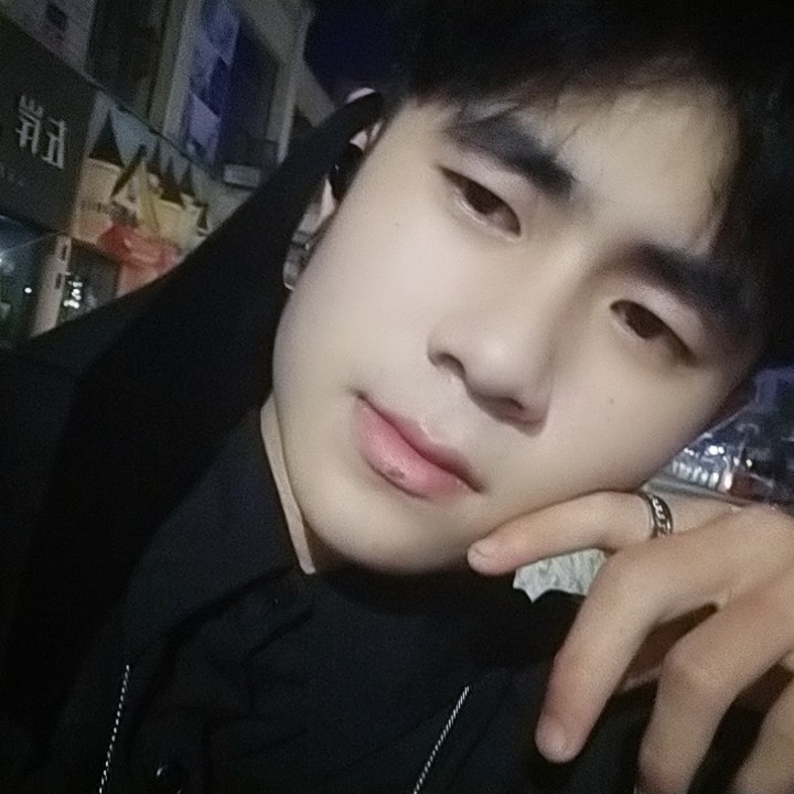会撒娇和耳机的照片