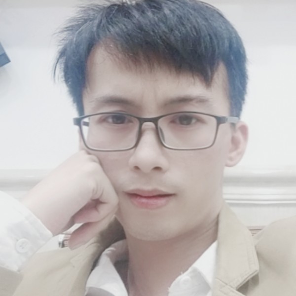 试着微笑的照片