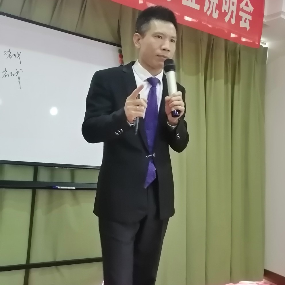 李承威的照片