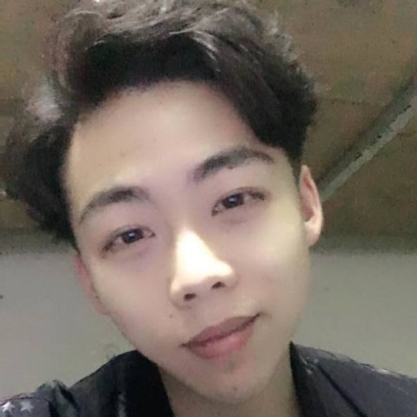 无奈拿冷眸的照片