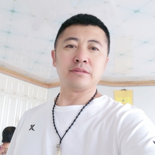 花卷回眸俊秀的照片